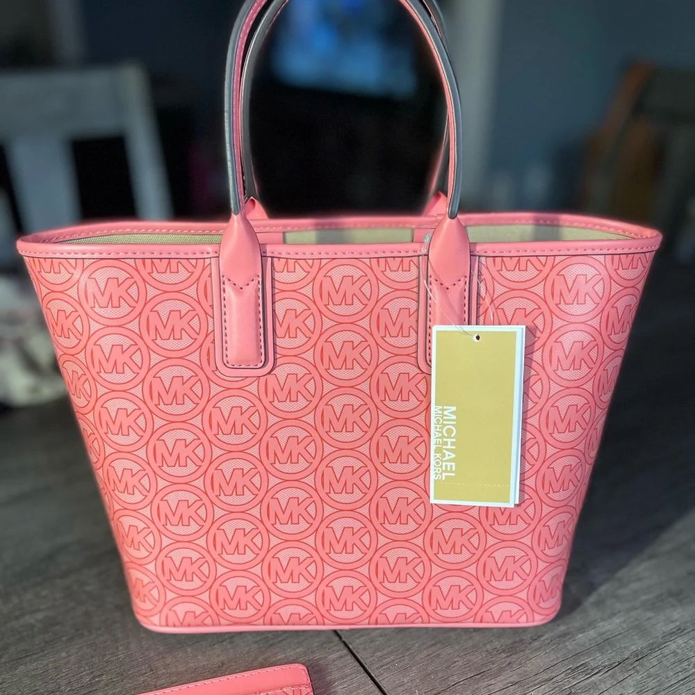 Authentic Michael Kors Bag - Picture 6 of 9